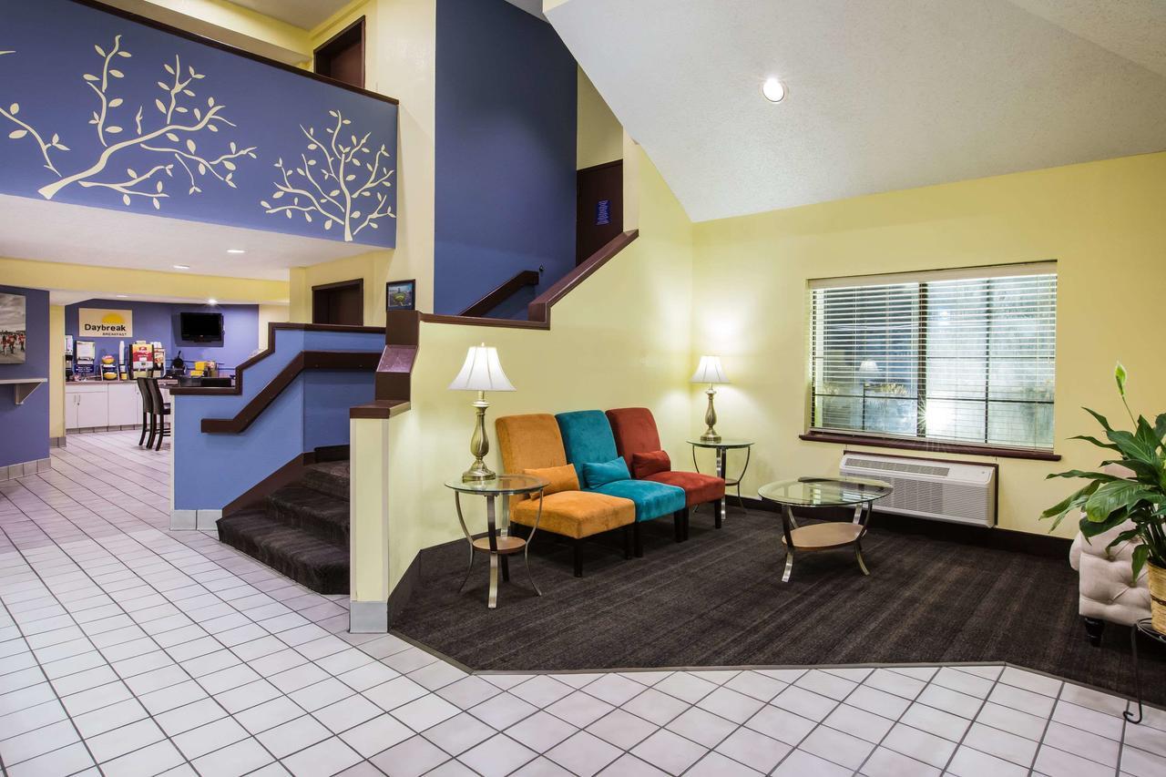 Days Inn By Wyndham Blue Springs Exterior foto