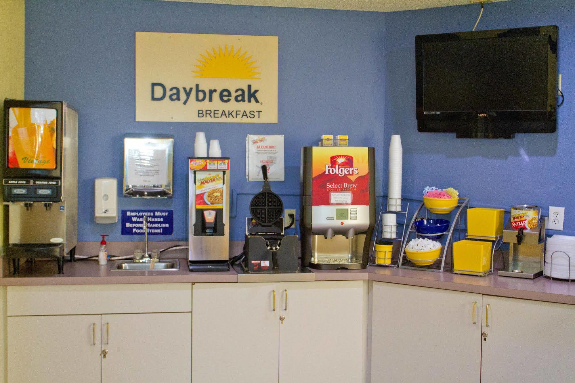 Days Inn By Wyndham Blue Springs Exterior foto